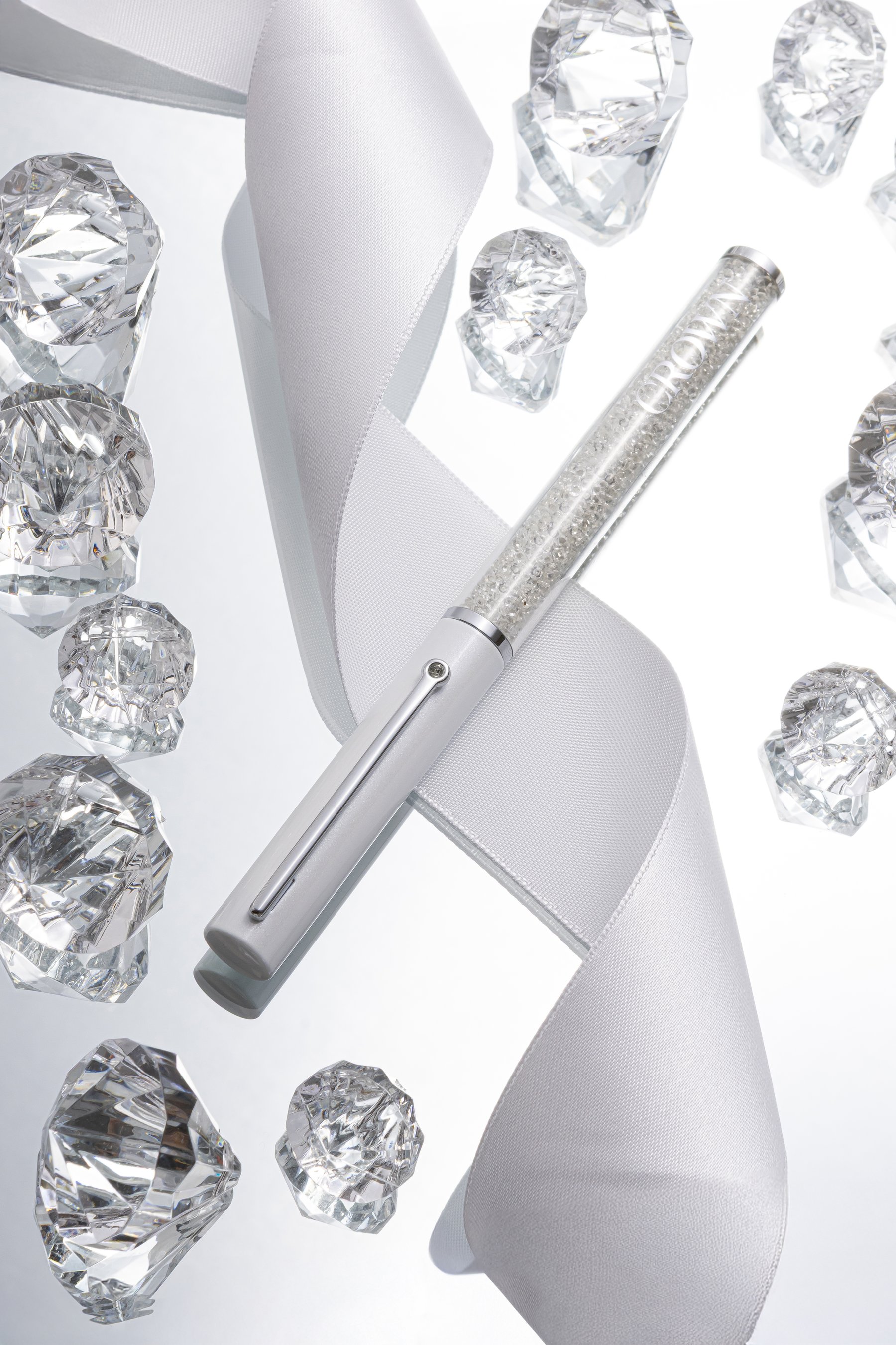 Caneta executiva Crown Starlight com gravação a laser dourada em corpo preto